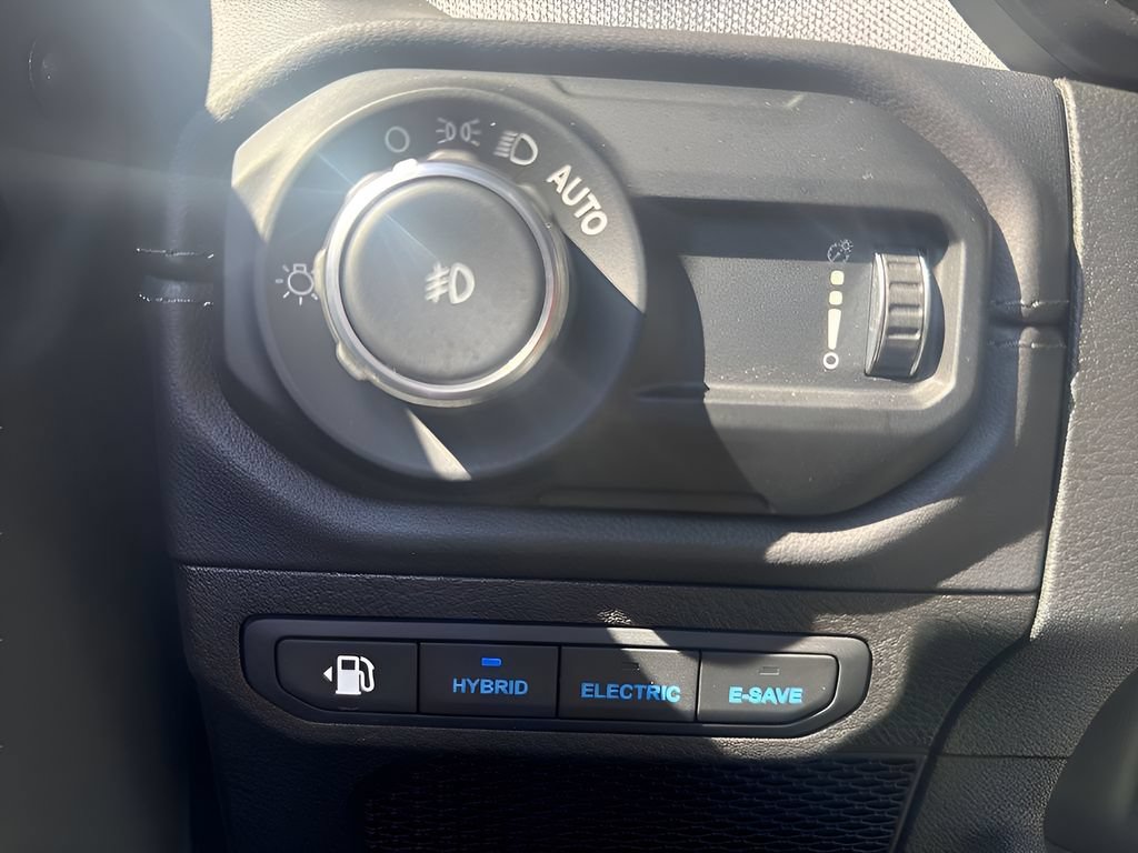 Used 2025 Jeep Wrangler Unlimited Sahara AWD/4WD image 24