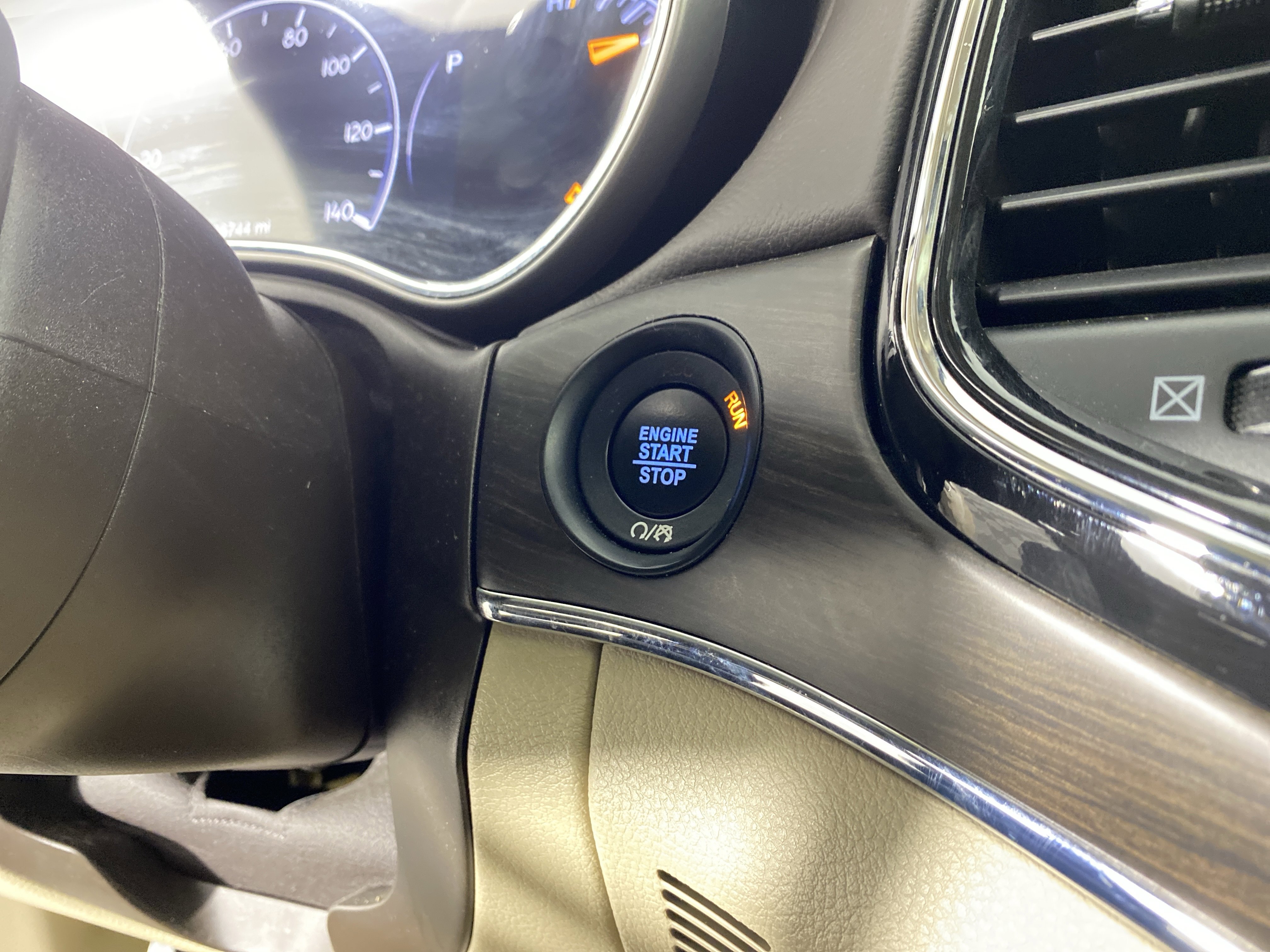 Used 2021 Jeep Grand Cherokee Overland image 28