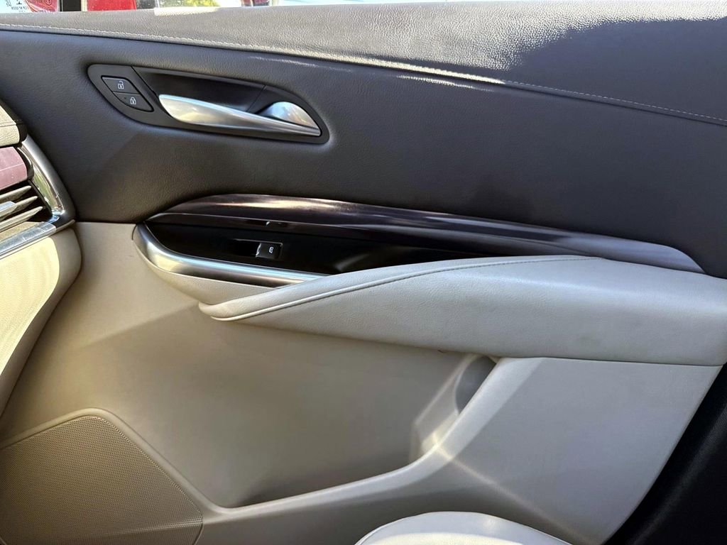 Used 2023 Cadillac XT4 Luxury w/ Cold Weather Package FWD image 28