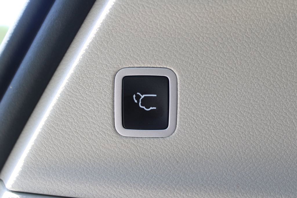 Used 2020 Chrysler Pacifica Touring-L Plus FWD image 40