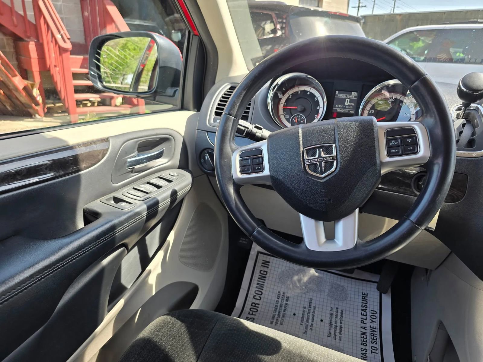 Used 2016 Dodge Grand Caravan SXT w/ Rear Park Assist Package FWD image 8