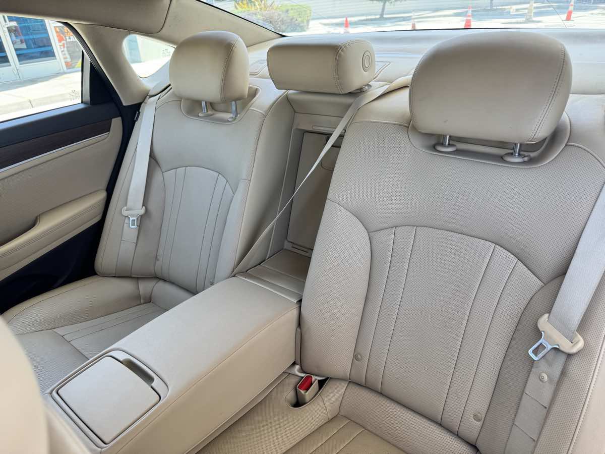 Used 2015 Hyundai Genesis 3.8 RWD image 29
