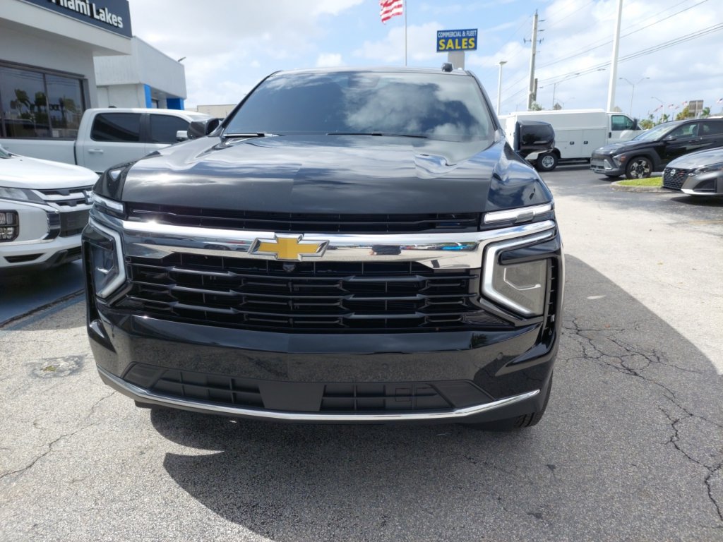 Used 2026 Chevrolet Suburban LS RWD image 2
