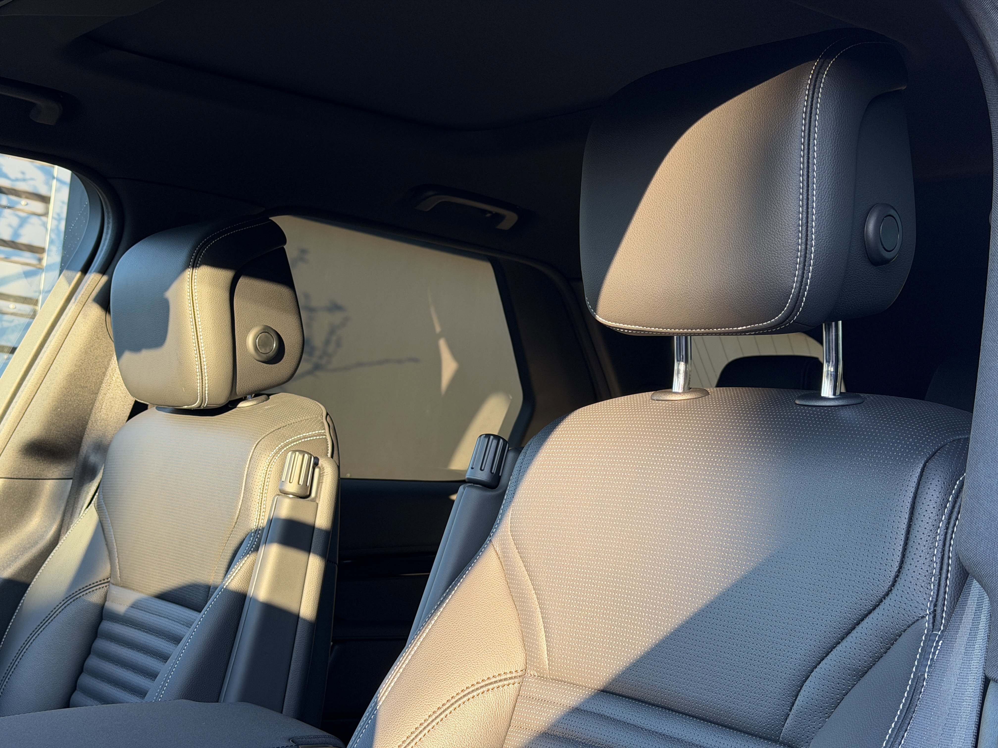 Certified 2025 Land Rover Discovery S image 22