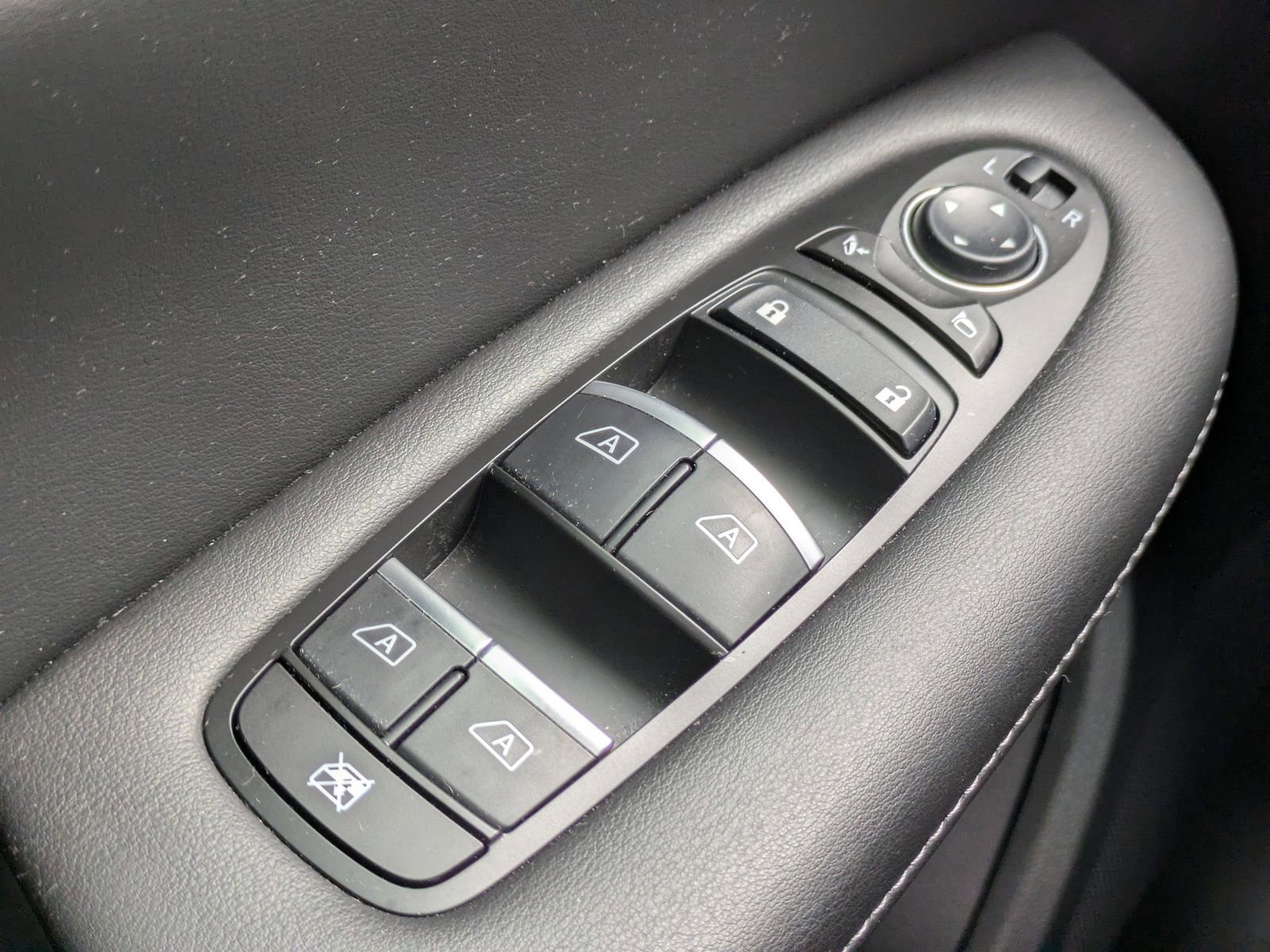 Used 2024 INFINITI QX50 Sport image 28