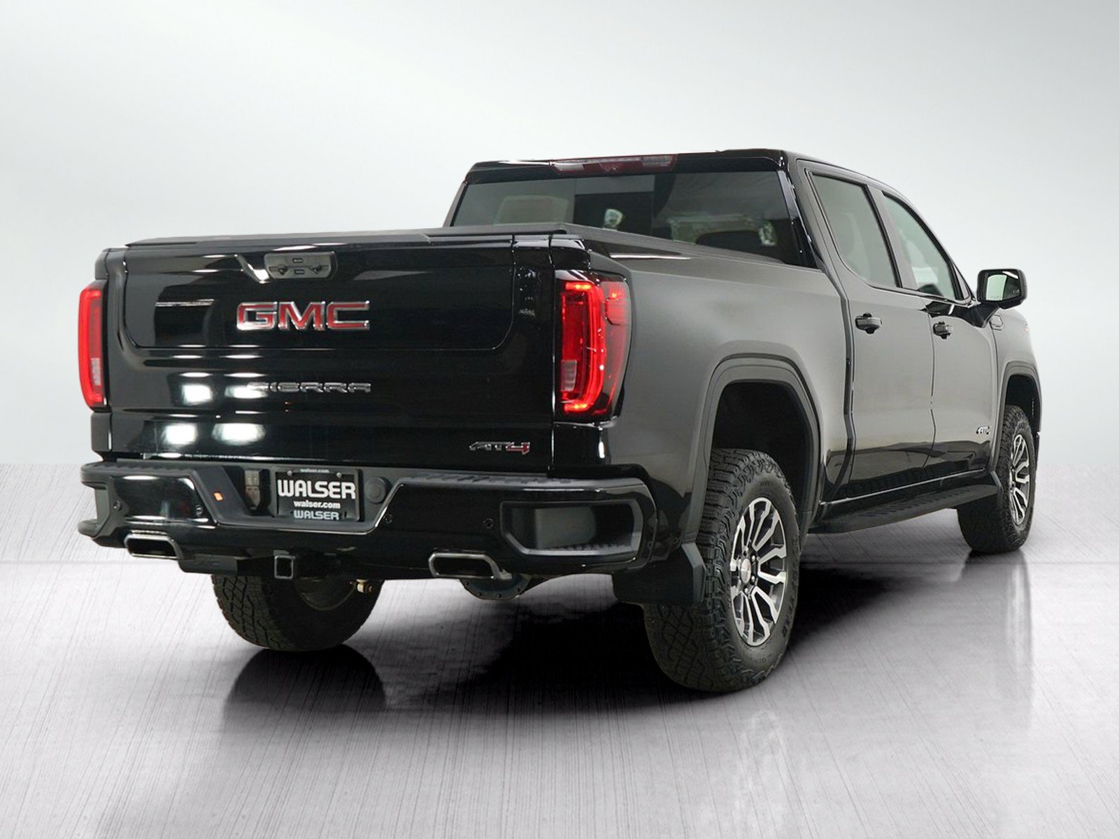 Used 2023 GMC Sierra 1500 AT4 w/ Technology Package AWD/4WD image 5