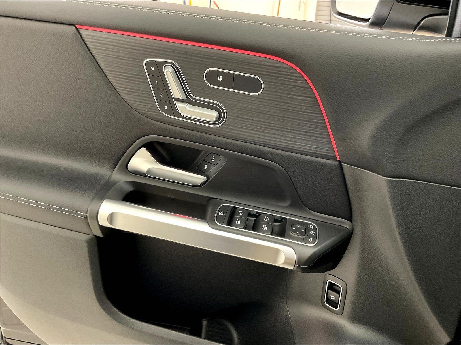 Certified 2023 Mercedes-Benz GLB 250 4MATIC image 39