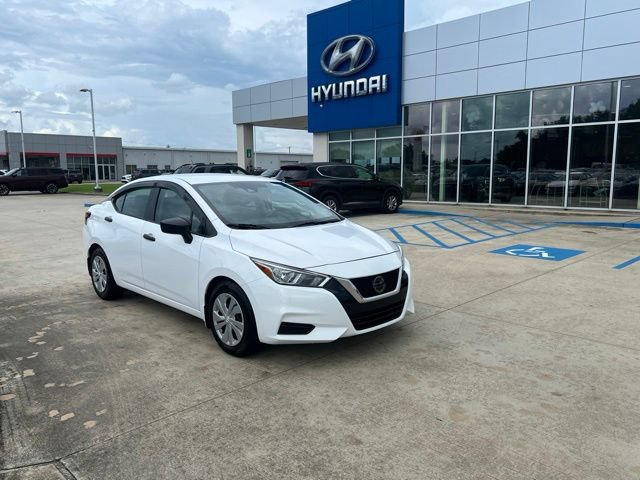 Used 2020 Nissan Versa S FWD image 1