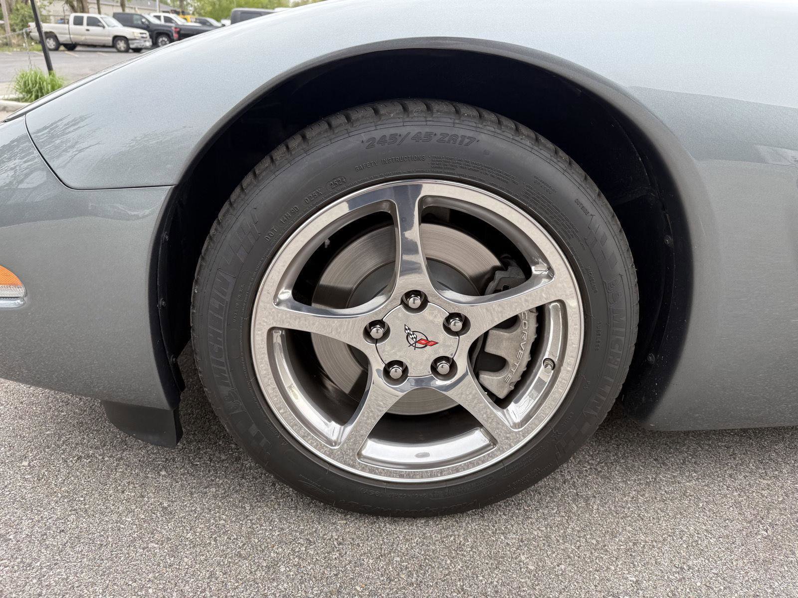 Used 2004 Chevrolet Corvette Coupe w/ Preferred Equipment Group RWD image 13