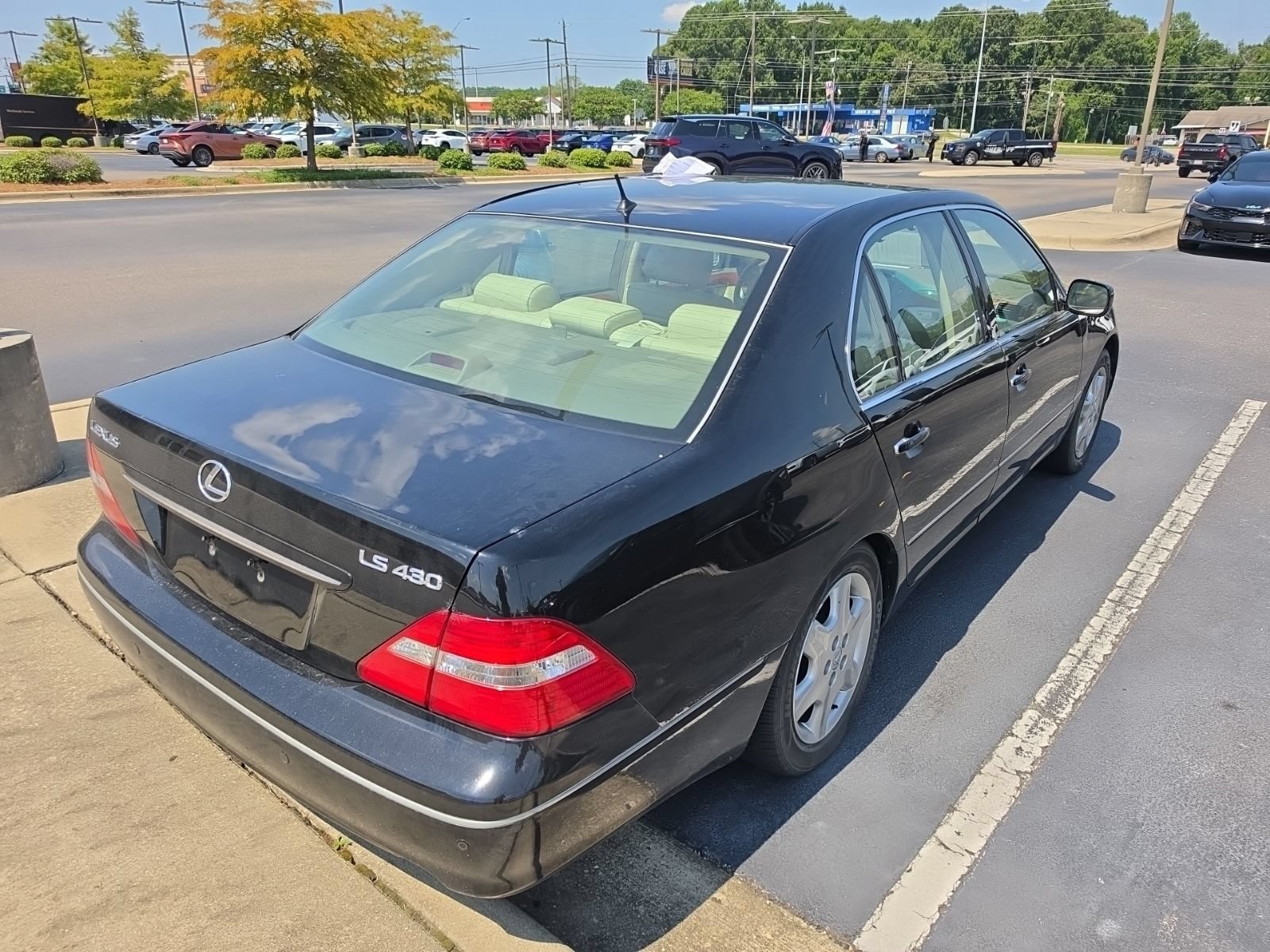 Used 2004 Lexus LS 430 RWD image 4