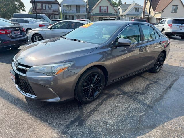 Used 2016 Toyota Camry SE image 3
