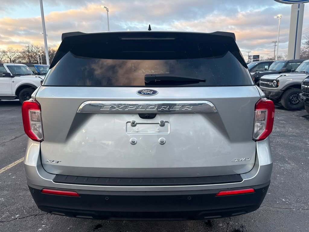Used 2023 Ford Explorer XLT AWD/4WD image 7