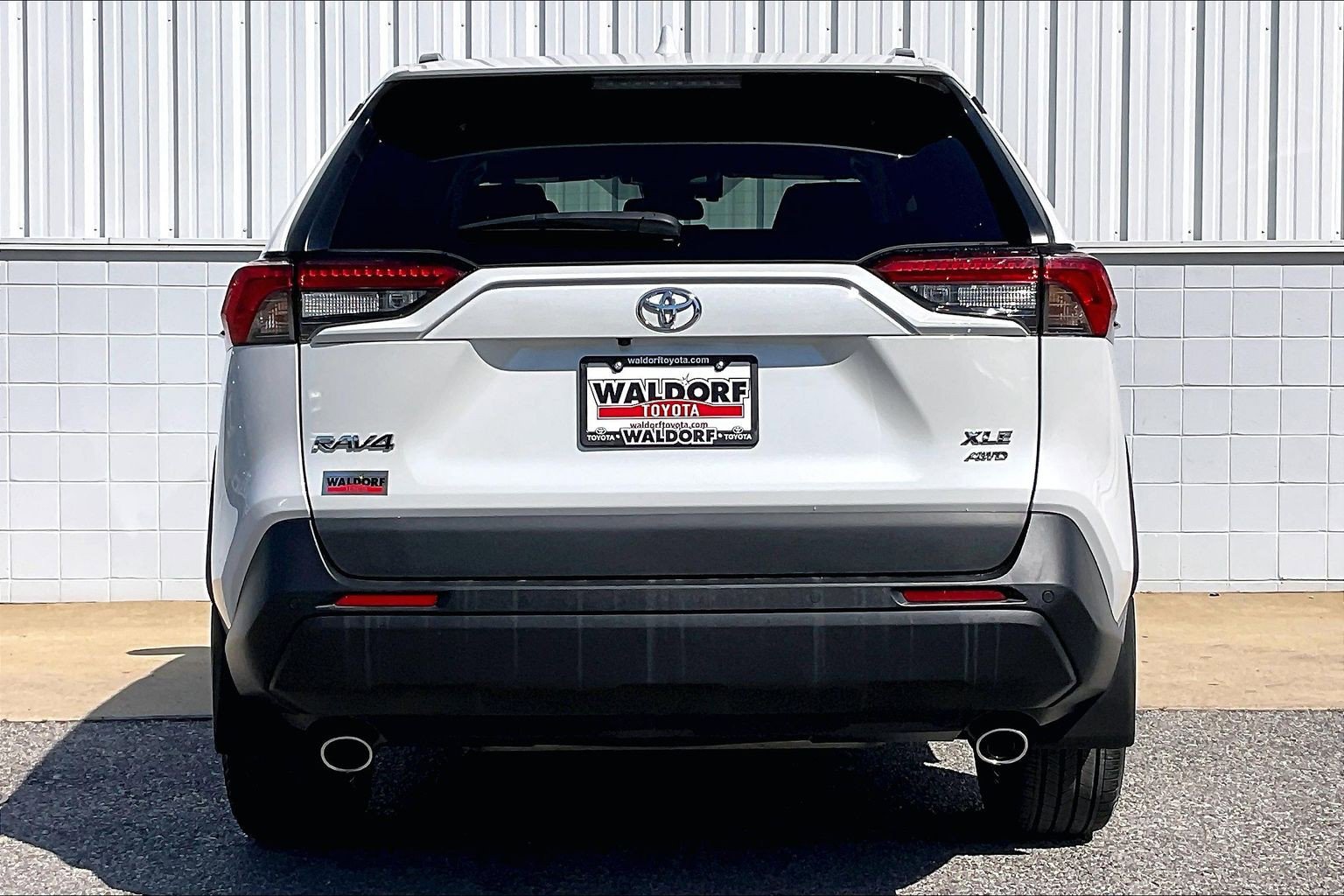 Used 2023 Toyota RAV4 XLE Premium AWD/4WD image 5