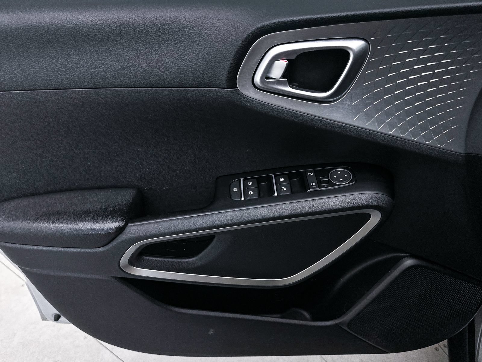 Used 2020 Kia Soul LX FWD image 11