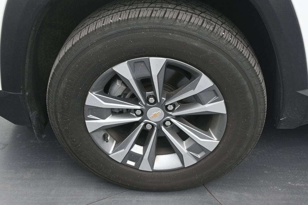 Used 2025 Chevrolet Equinox LT w/ Safety and Technology Package FWD image 9