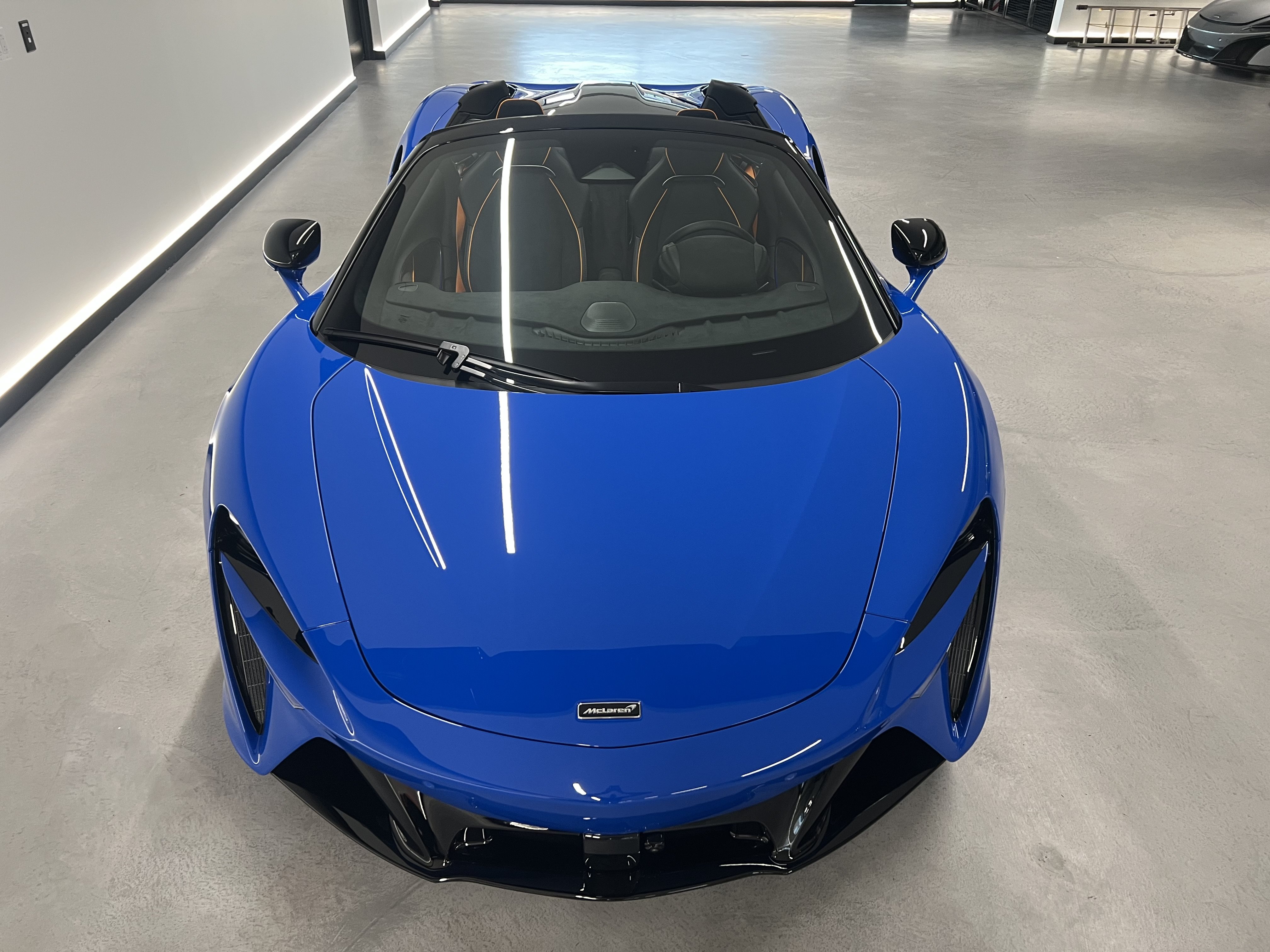 Used 2027 McLaren Artura Spider RWD image 10