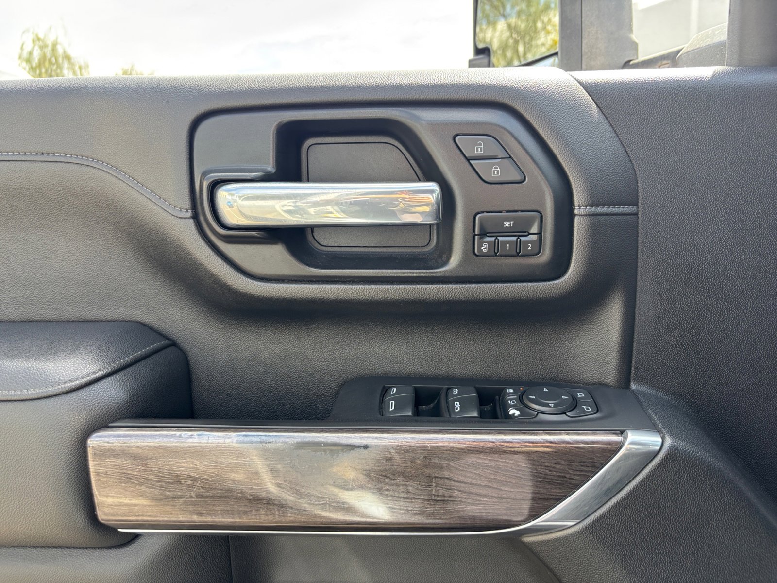 Used 2021 Chevrolet Silverado 2500 LTZ w/ LTZ Premium Package image 16