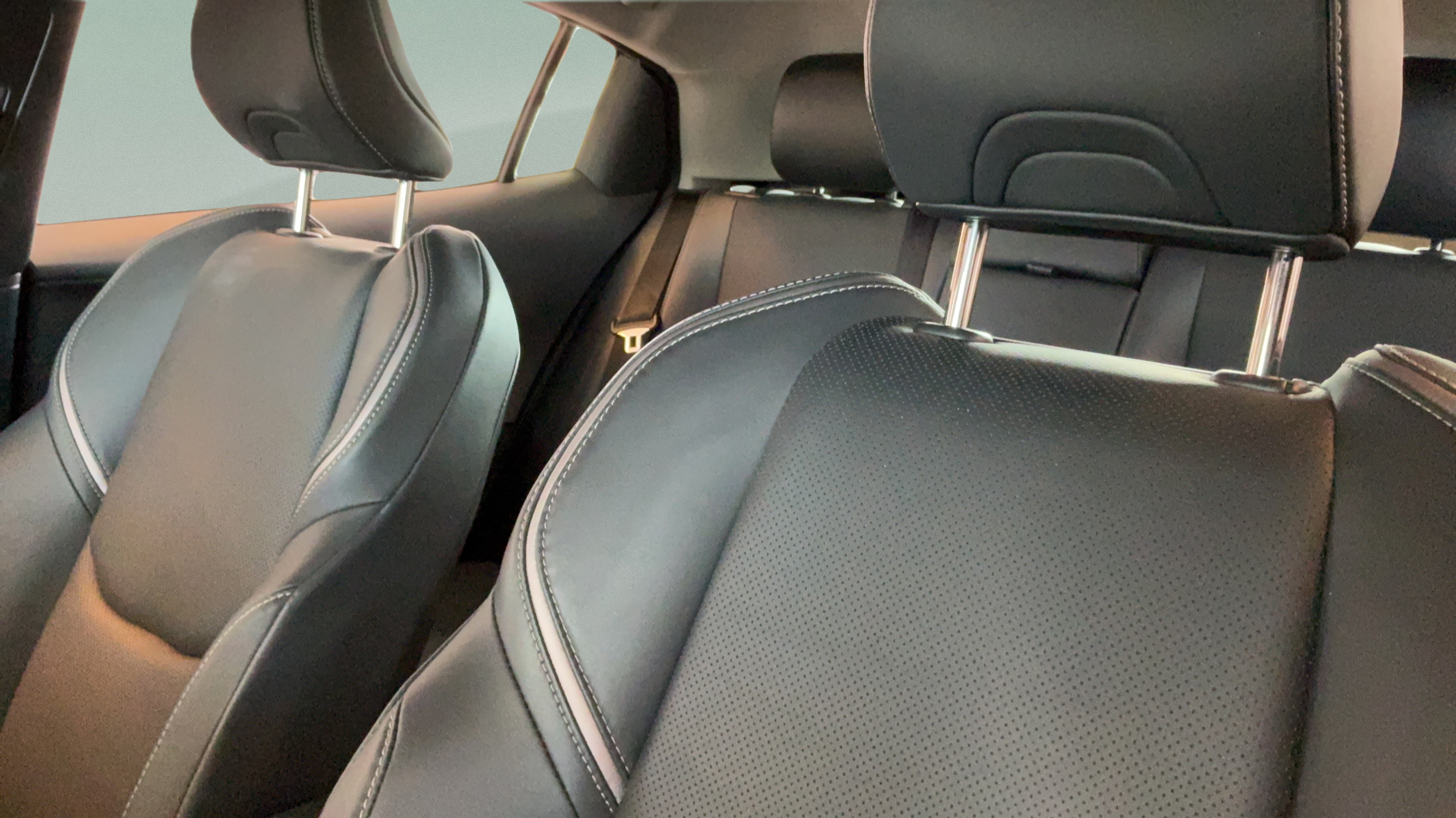 Certified 2025 Toyota Prius XLE FWD image 24