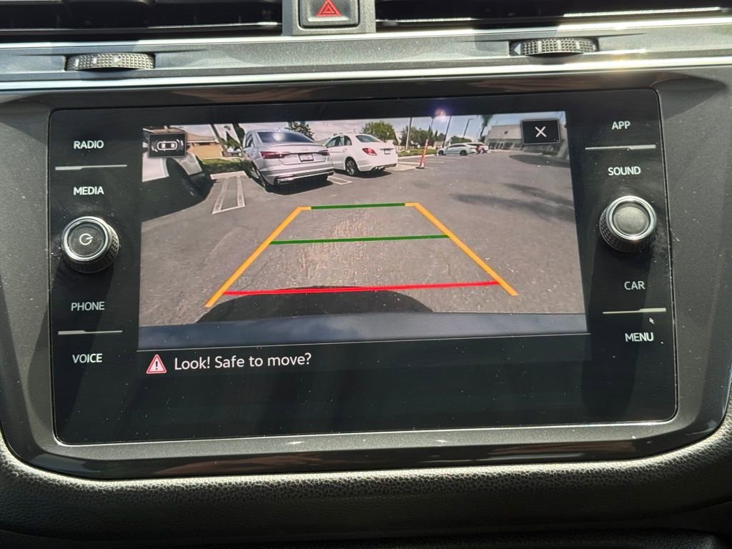 Used 2022 Volkswagen Tiguan SE w/ Panoramic Sunroof Package image 26