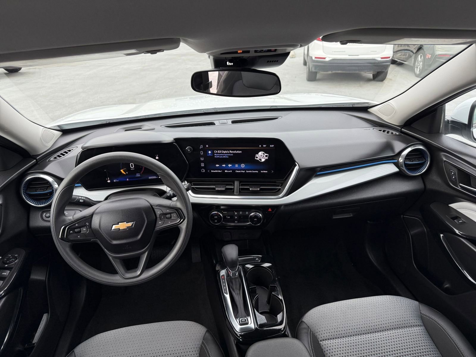 Used 2025 Chevrolet Trax LT image 31