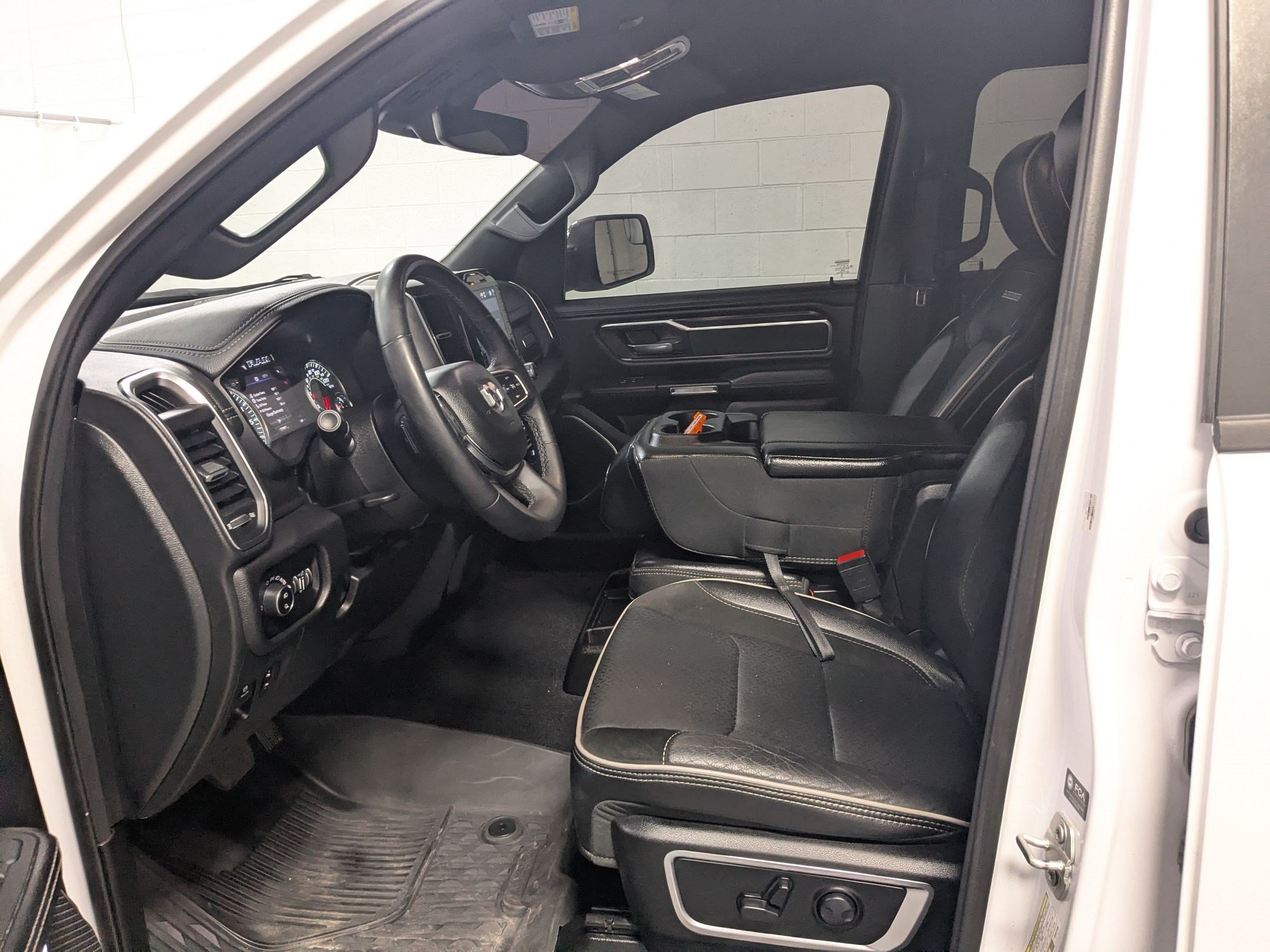 Used 2025 RAM 1500 Laramie AWD/4WD image 20