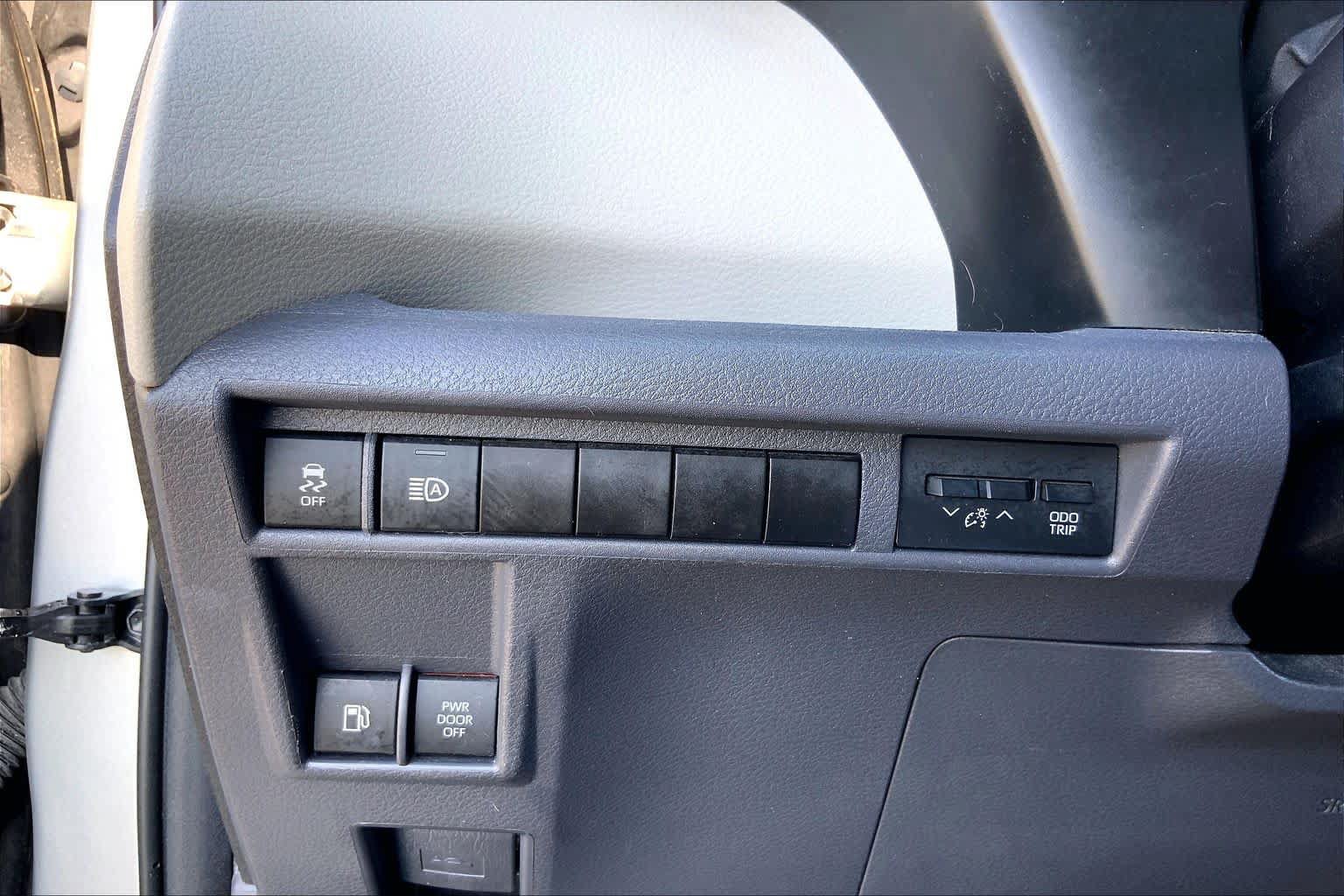 Used 2022 Toyota Sienna XLE FWD image 33
