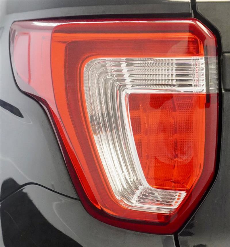 Used 2019 Ford Explorer XLT w/ Equipment Group 202A AWD/4WD image 32