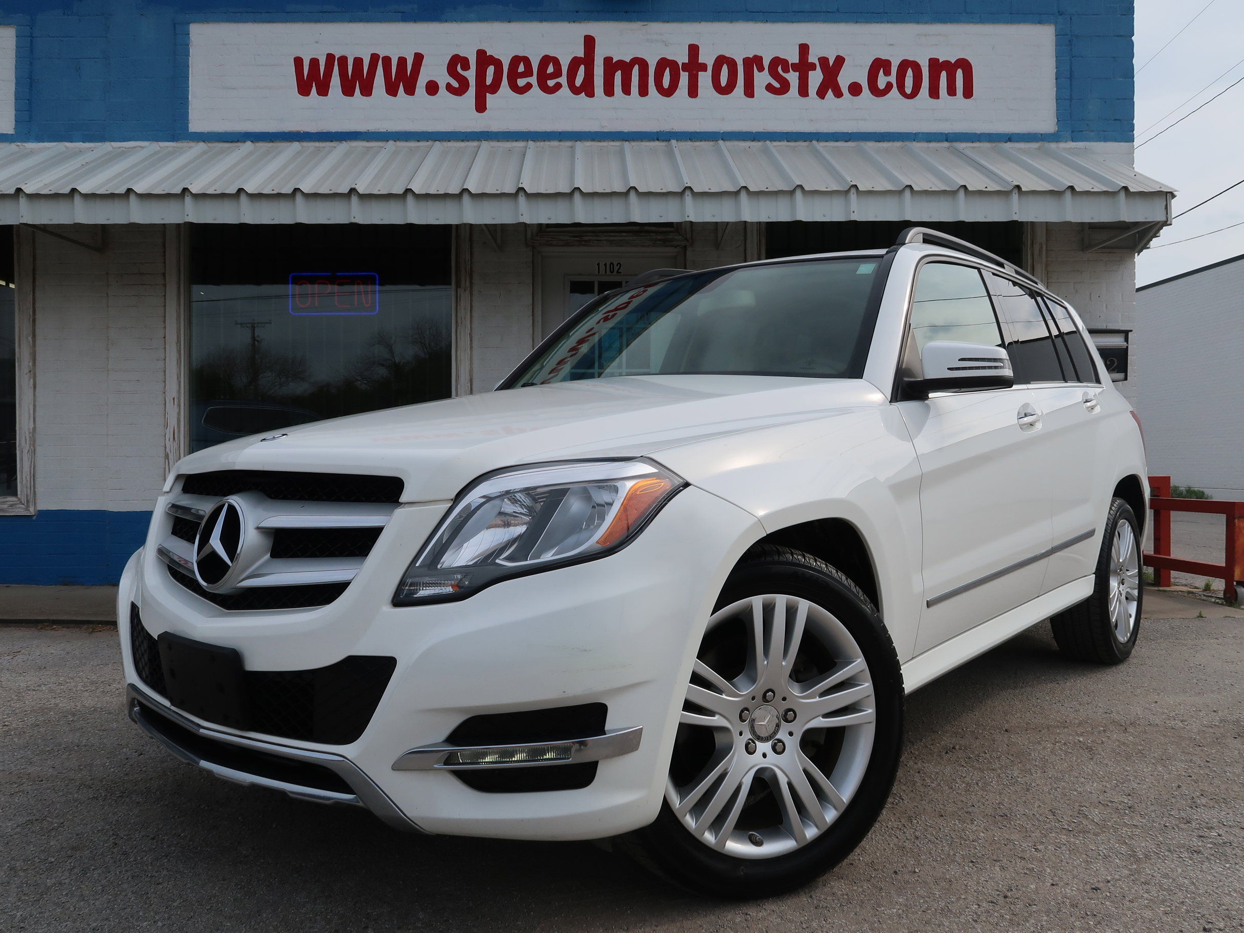 Used 2015 Mercedes-Benz GLK 250 BlueTEC 4MATIC image 1