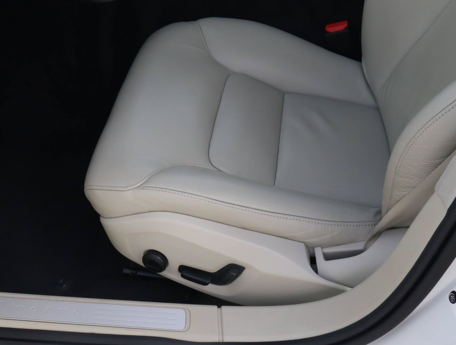 Used 2022 Volvo S60 B5 Momentum AWD/4WD image 14