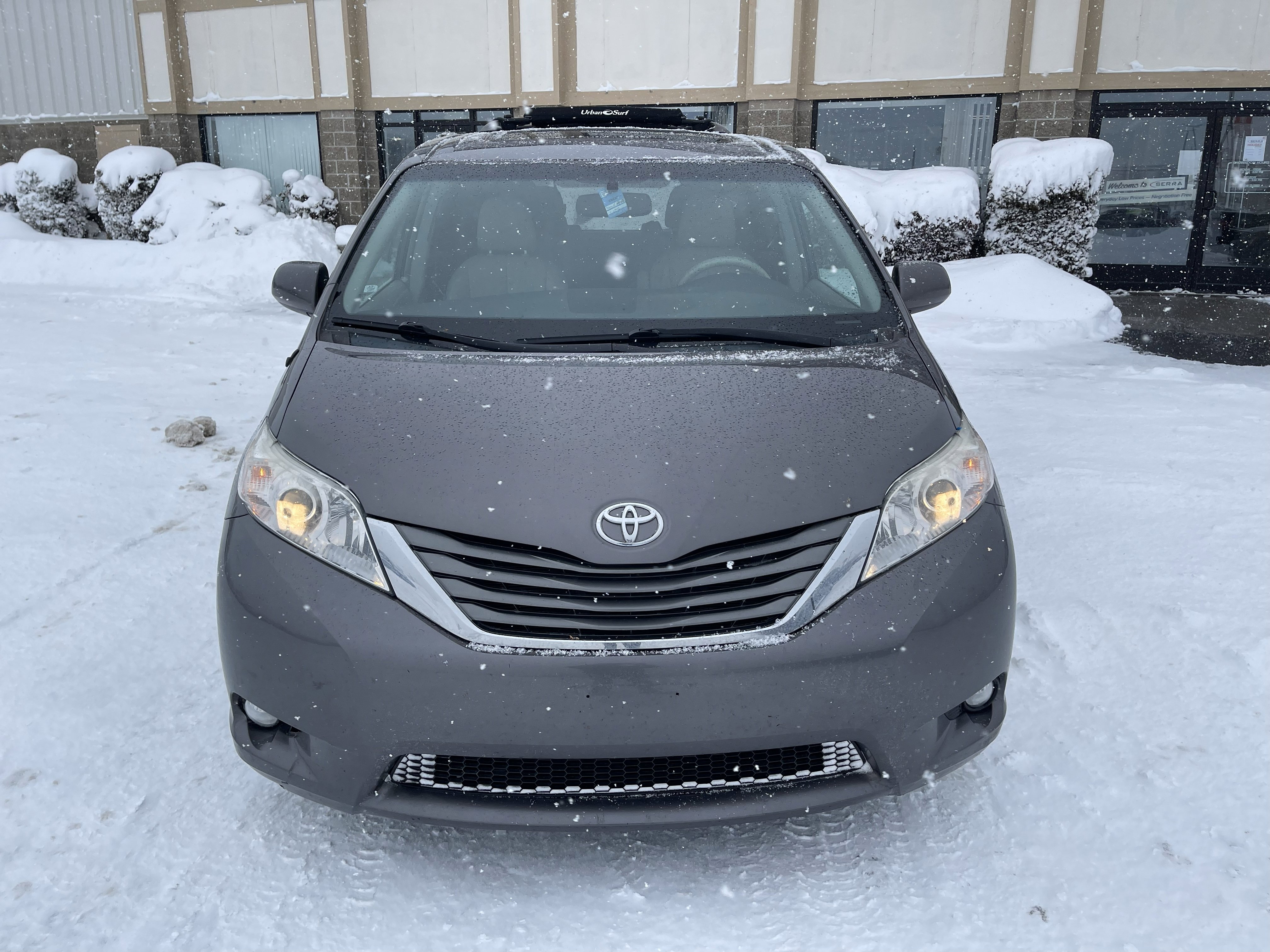 Used 2014 Toyota Sienna XLE image 9