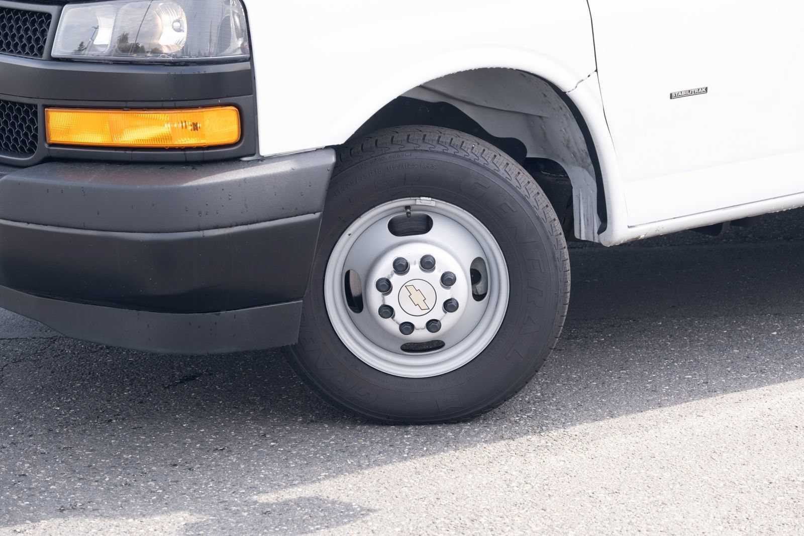 Used 2020 Chevrolet Express 3500 RWD image 12