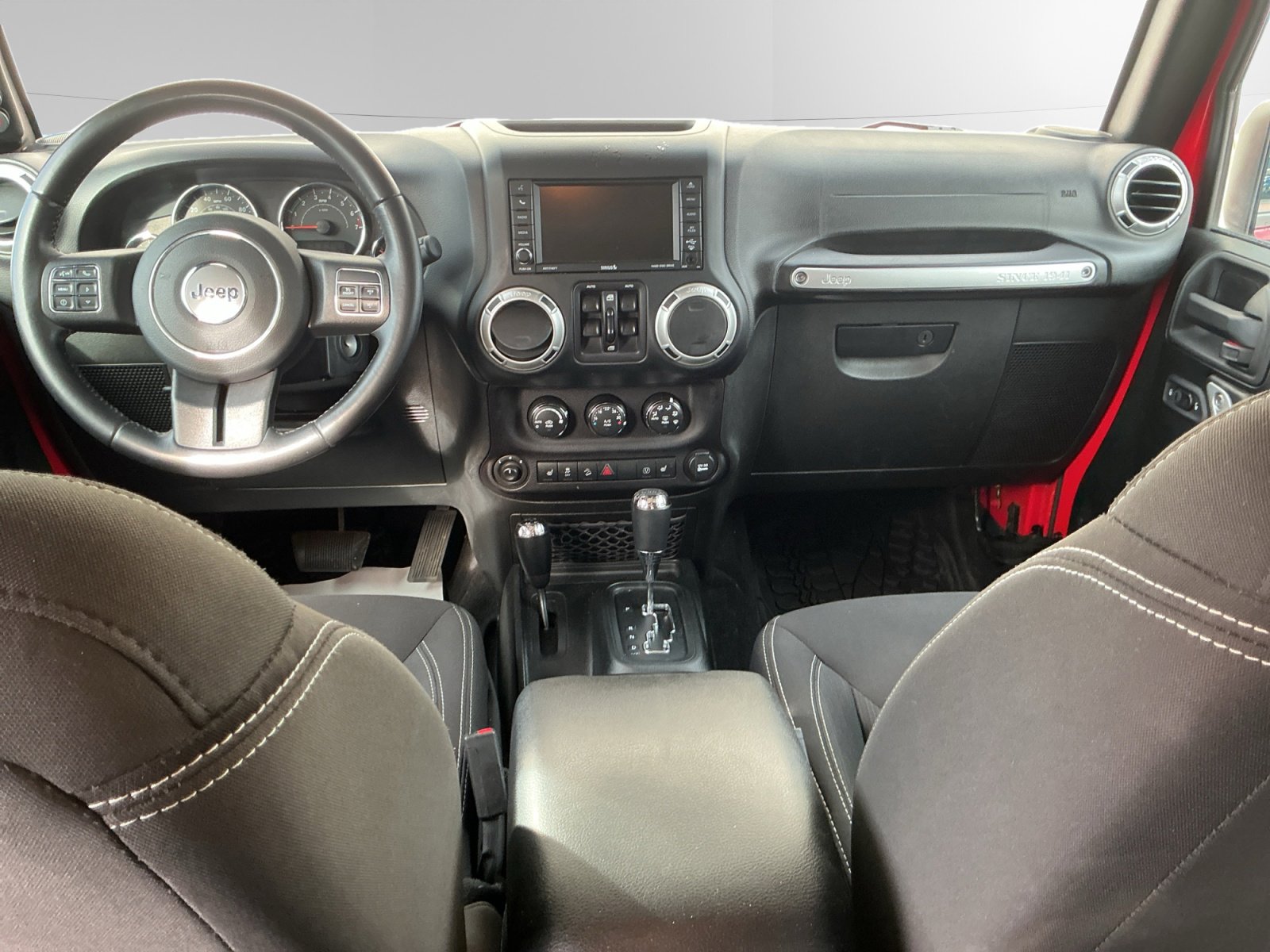 Used 2018 Jeep Wrangler Unlimited Sahara w/ Connectivity Group image 10