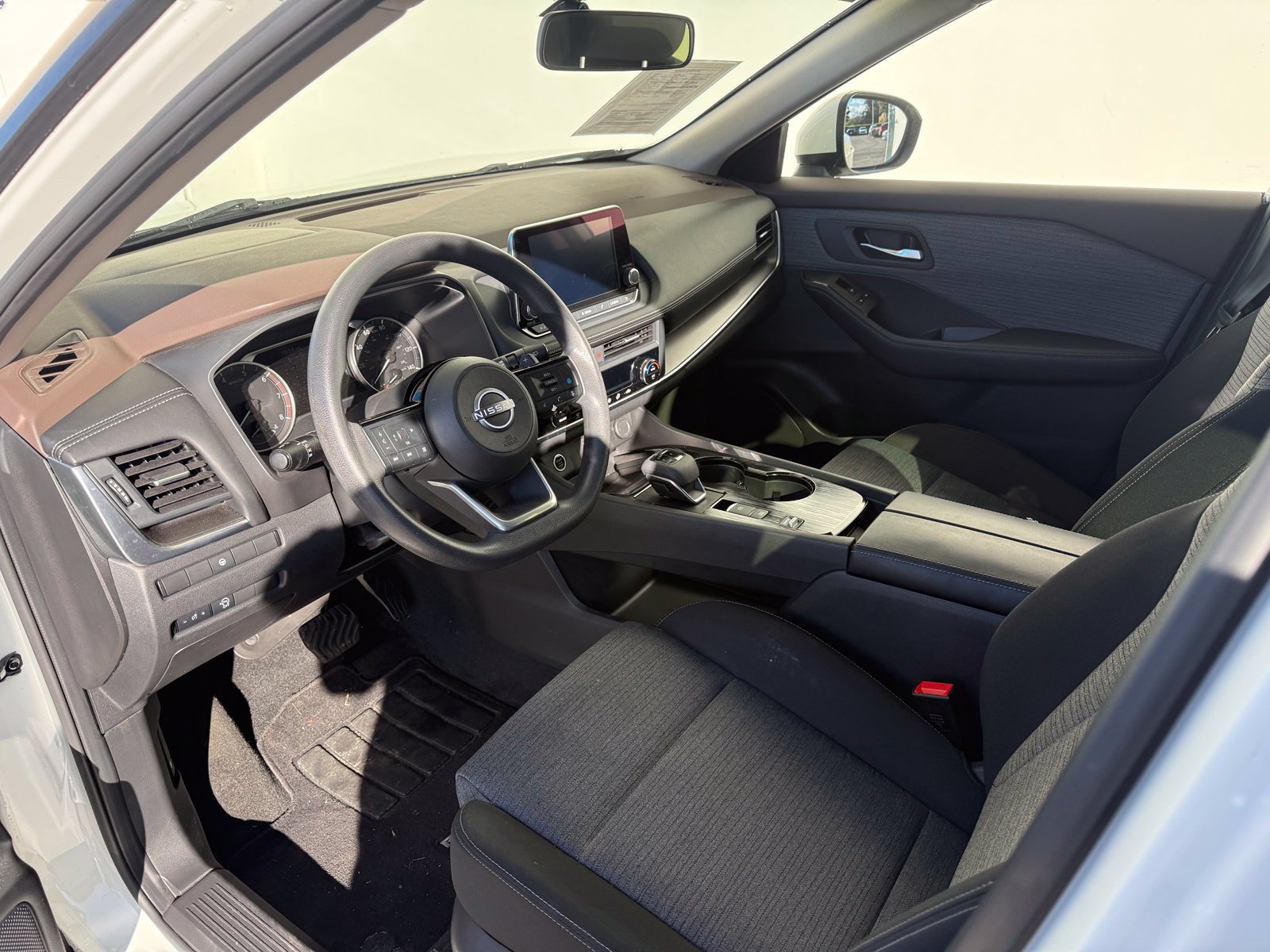 Used 2023 Nissan Rogue SV FWD image 10