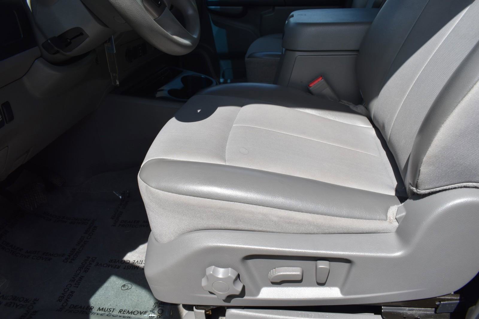 Used 2016 Nissan NV 3500 SV w/ SV Technology Package image 29