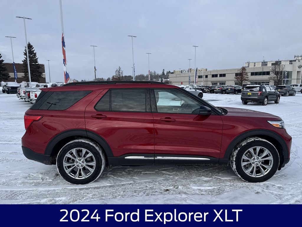 Used 2024 Ford Explorer XLT w/ Equipment Group 202A image 6