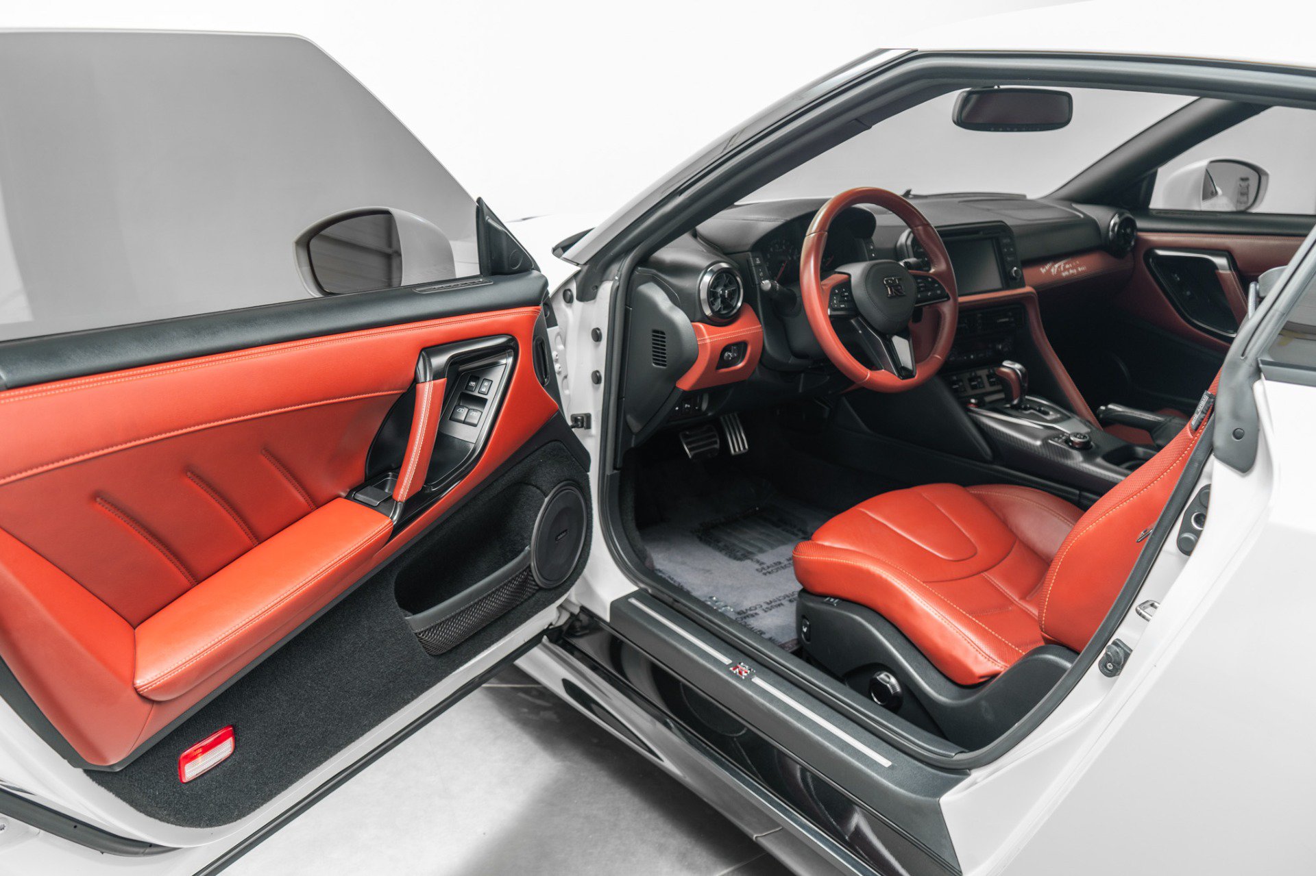 Used 2021 Nissan GT-R Premium AWD/4WD image 23