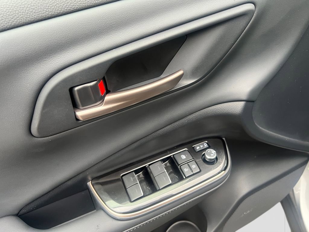 Used 2026 Toyota Crown XLE AWD/4WD image 11