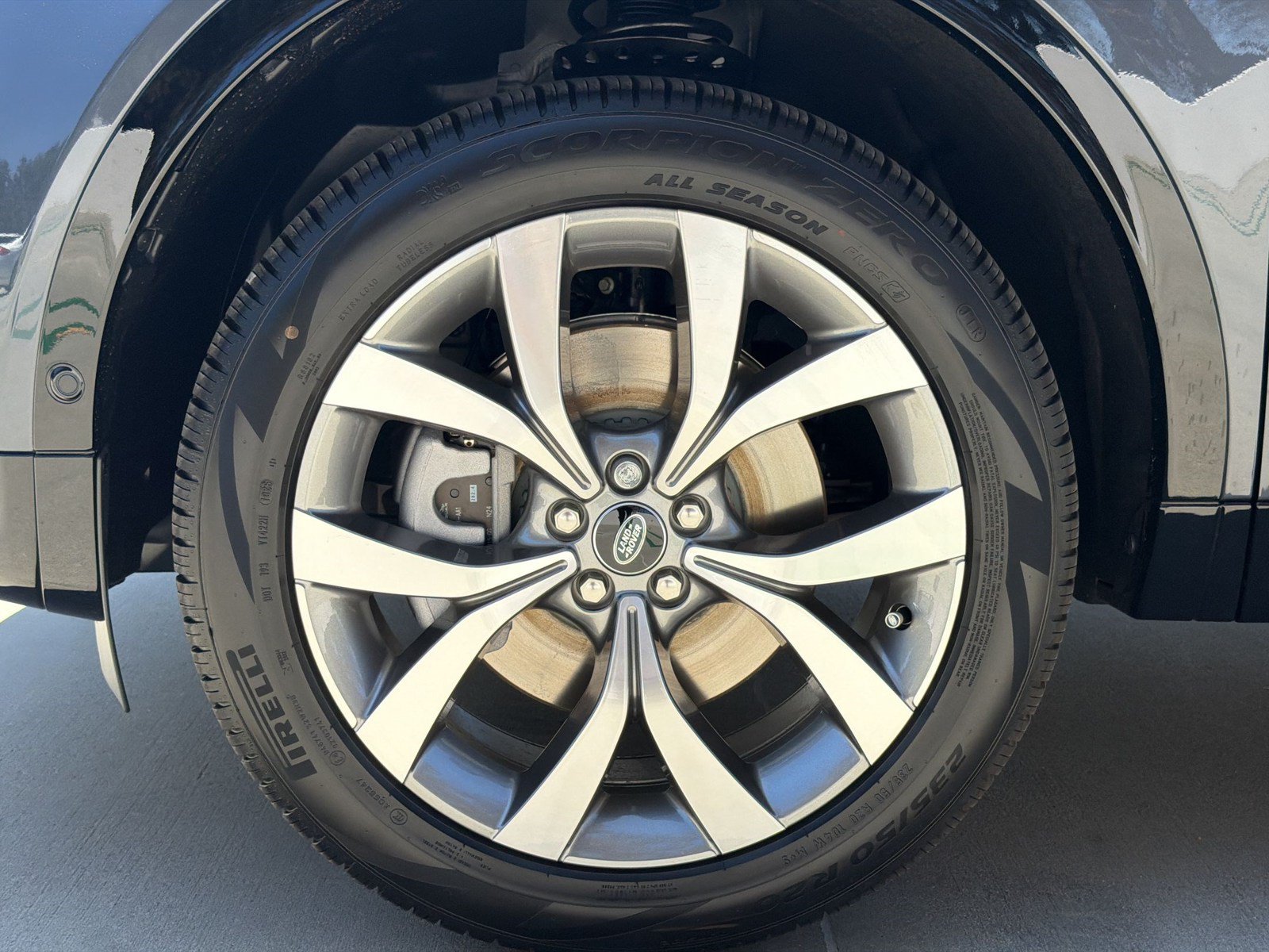 New 2026 Land Rover Discovery Sport Landmark AWD/4WD image 13