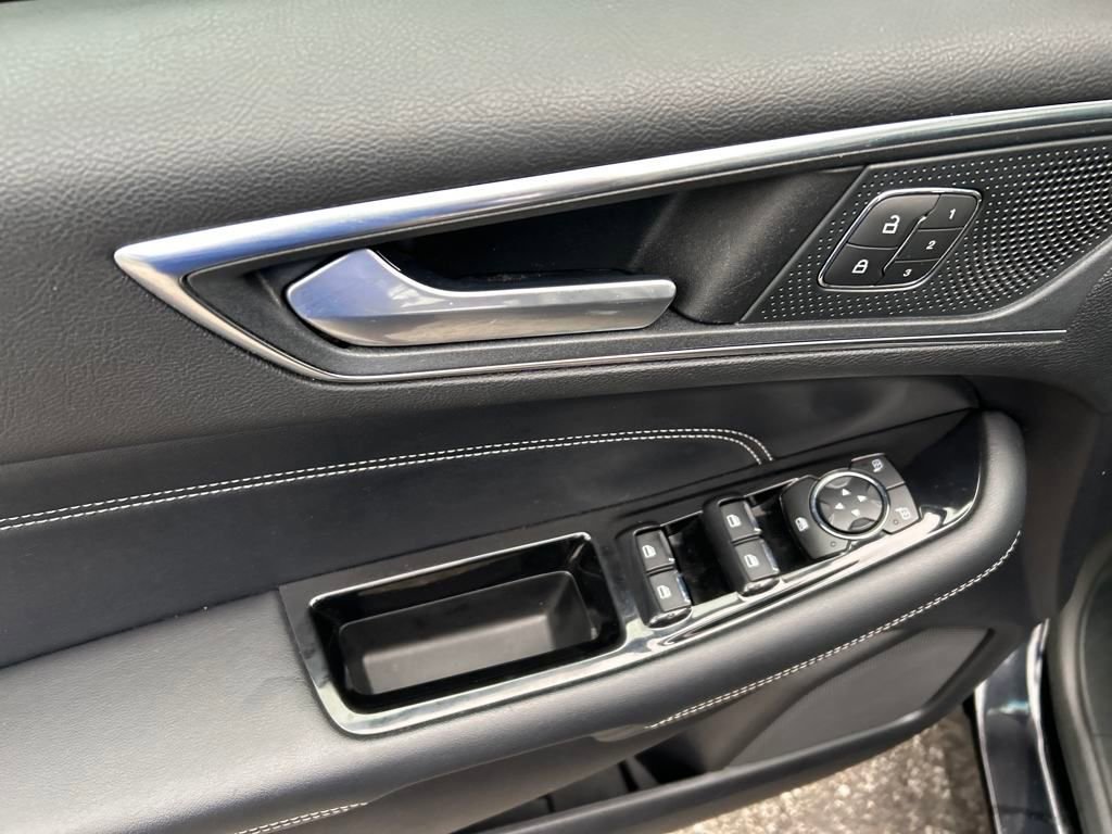 Used 2019 Ford Edge Titanium w/ Cold Weather Package image 23