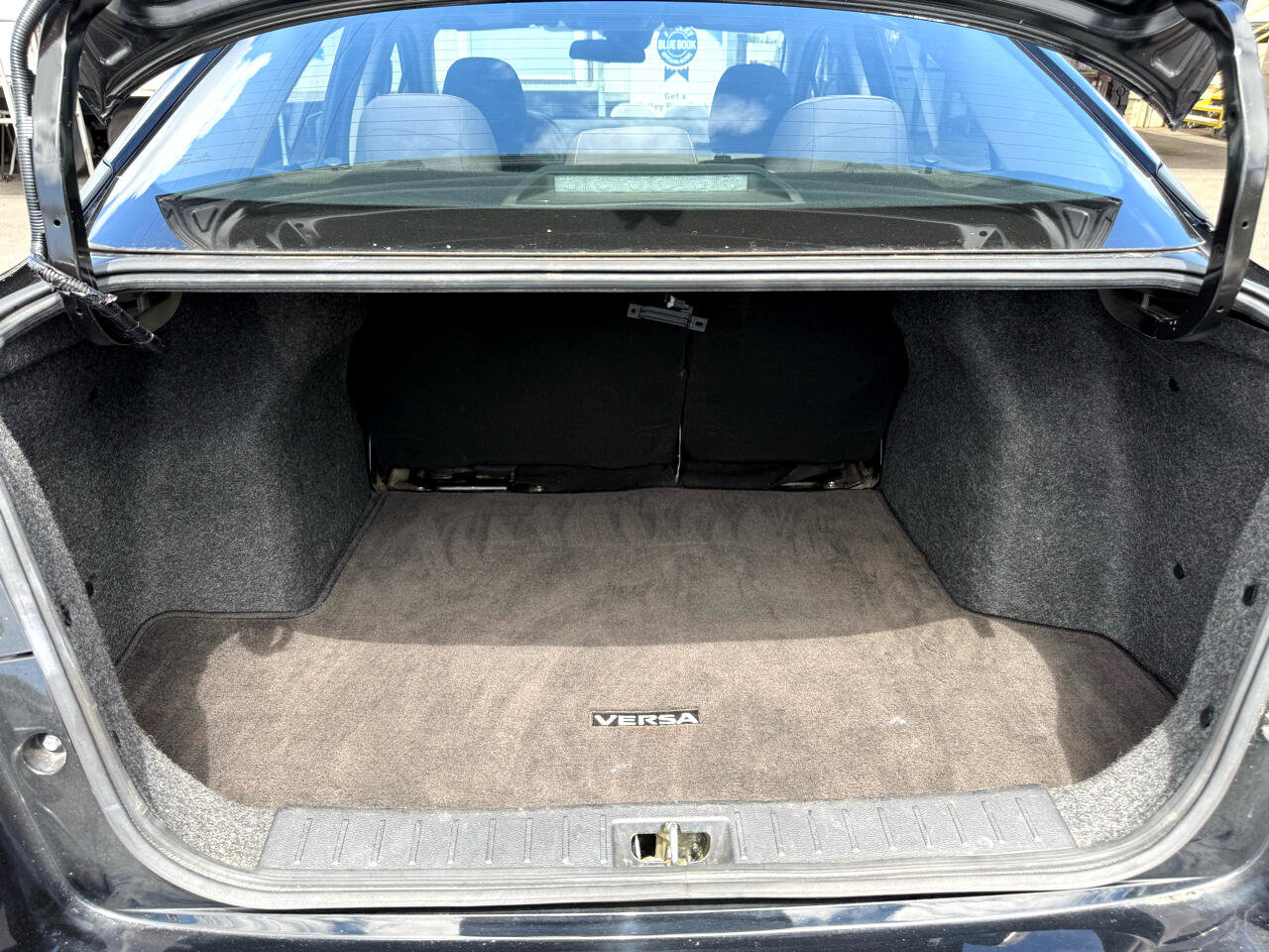 Used 2021 Nissan Versa SR image 17