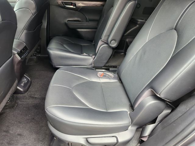 Used 2023 Toyota Highlander Limited FWD image 30