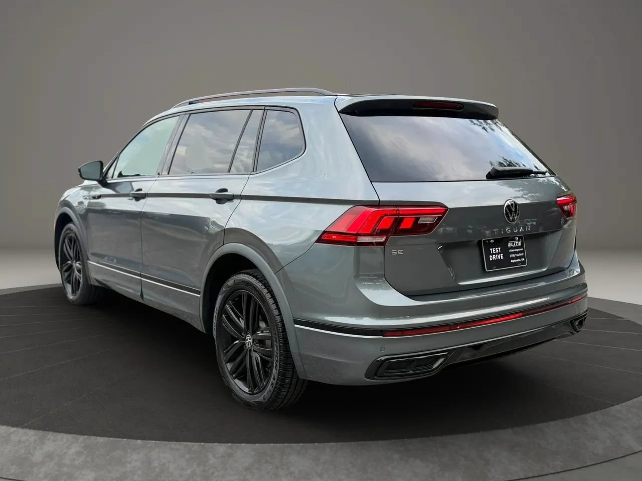 Used 2022 Volkswagen Tiguan SE R-Line FWD image 6