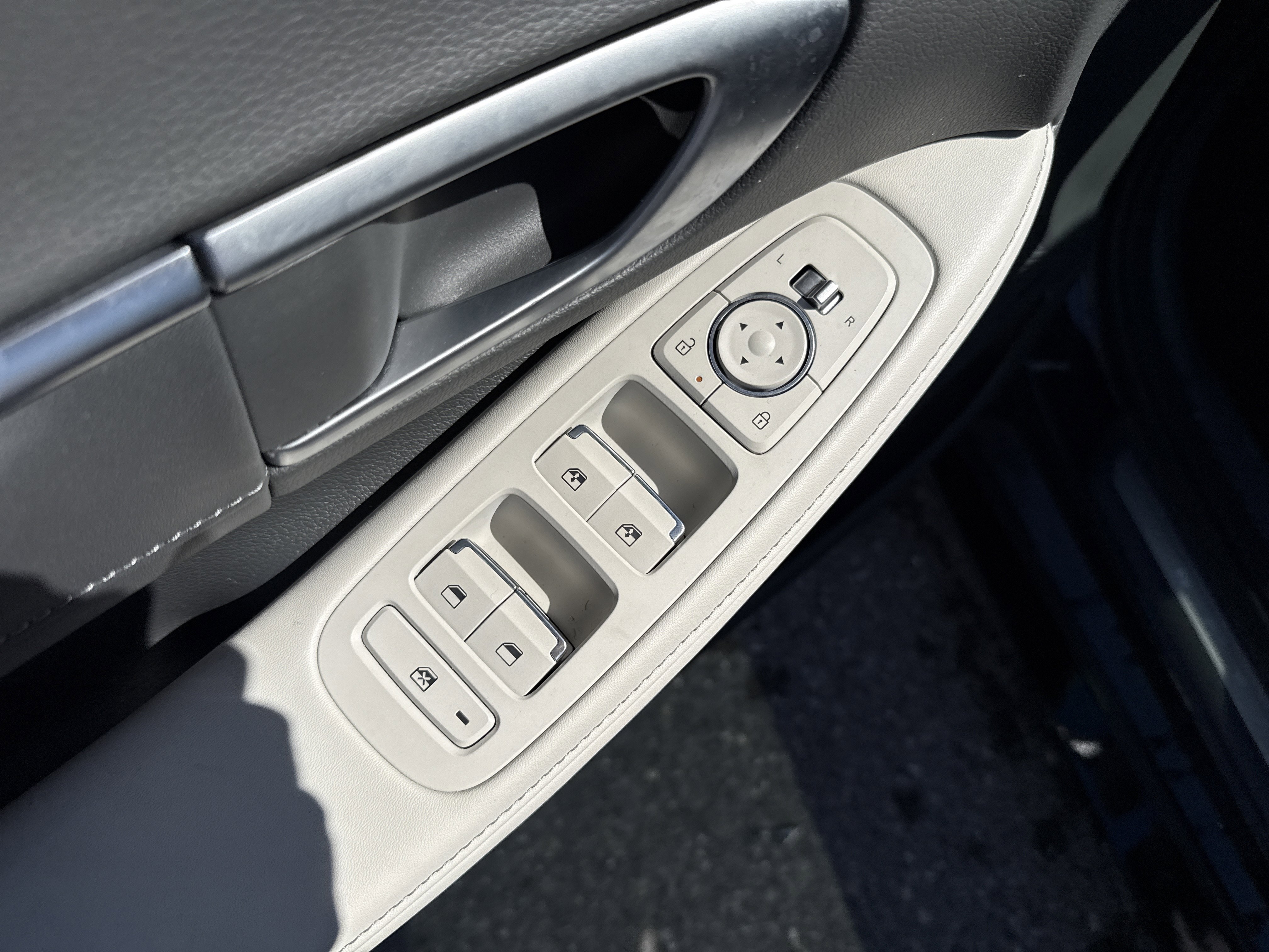 Certified 2025 Hyundai Sonata Limited FWD image 14