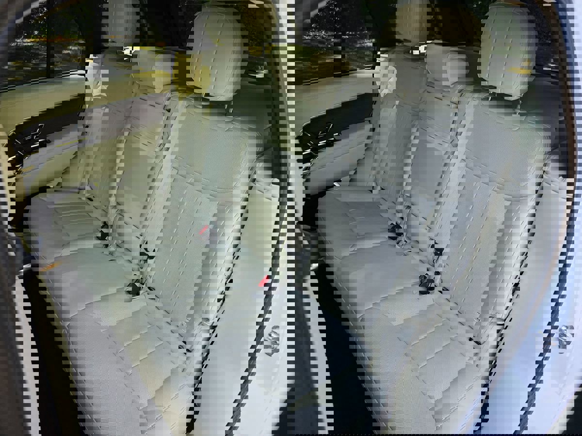 Used 2023 Land Rover Range Rover SE image 16