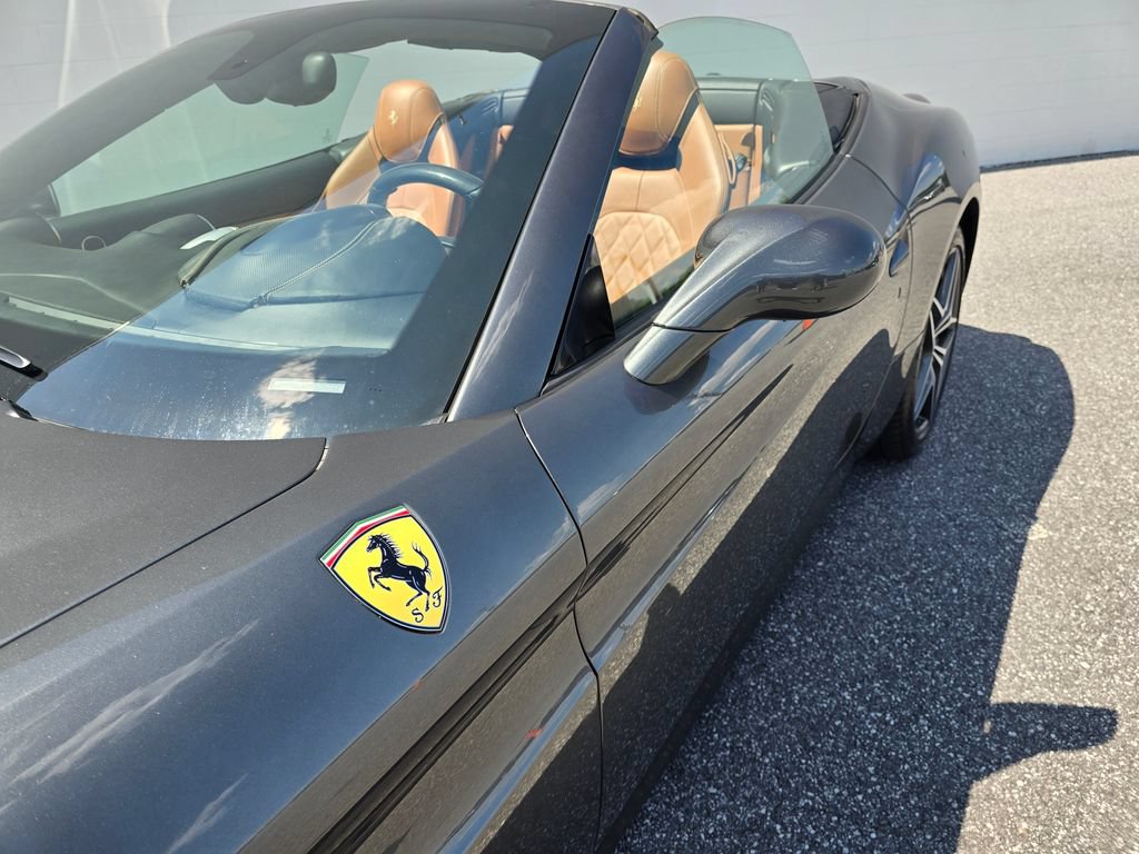 Used 2015 Ferrari California T RWD image 6