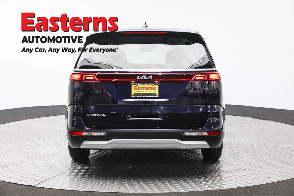 Used 2024 Kia Carnival LX FWD image 6