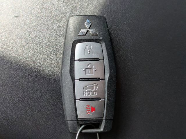 Used 2023 Mitsubishi Outlander SE FWD image 34
