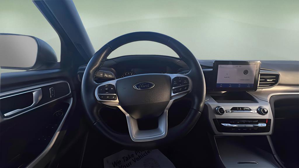 Used 2022 Ford Explorer XLT image 17