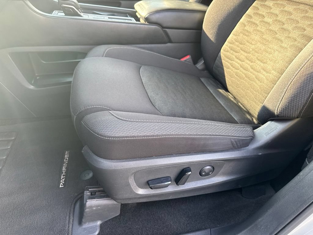 Used 2025 Nissan Pathfinder SV FWD image 19