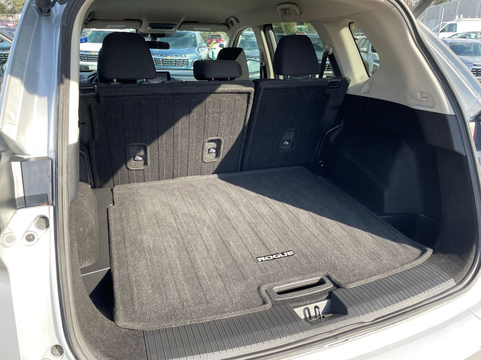 Used 2025 Nissan Rogue SV image 33